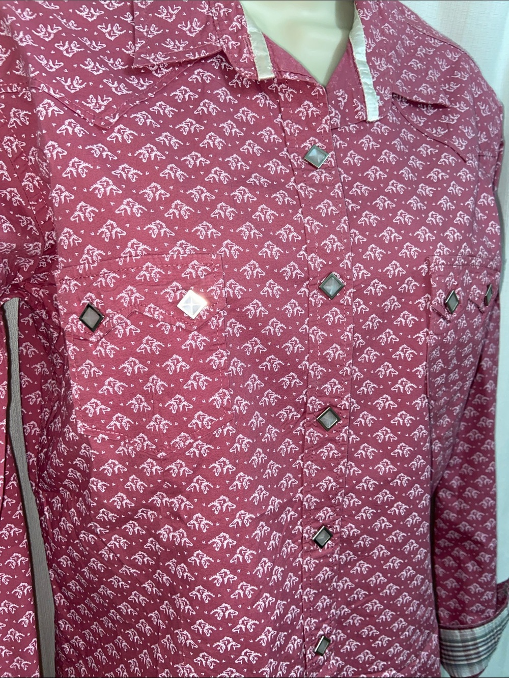Panhandle Western Pearl Snap Cotton Shirt in Mauve Pink Horse Print - Picture 5 of 9